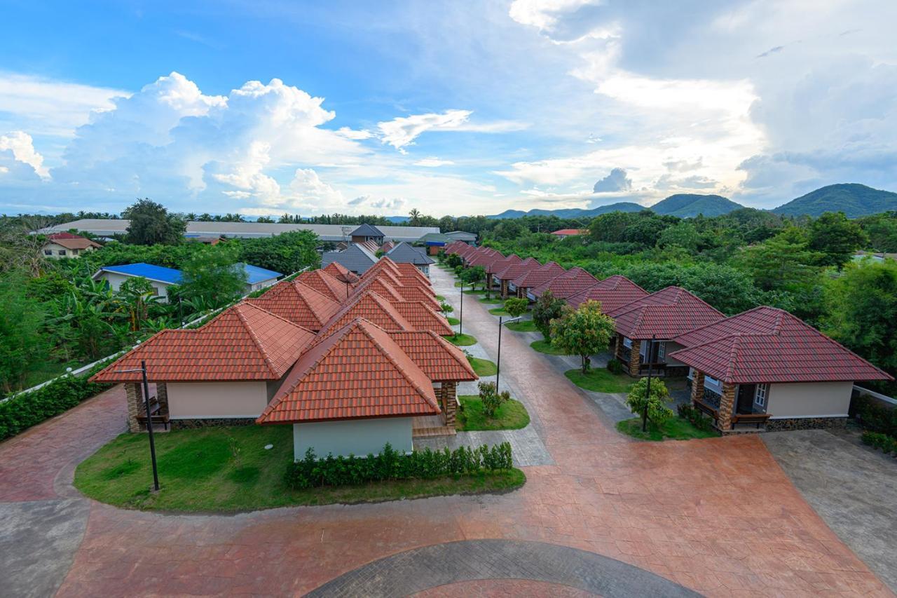 Avarin Resort Pak Chong Exterior foto